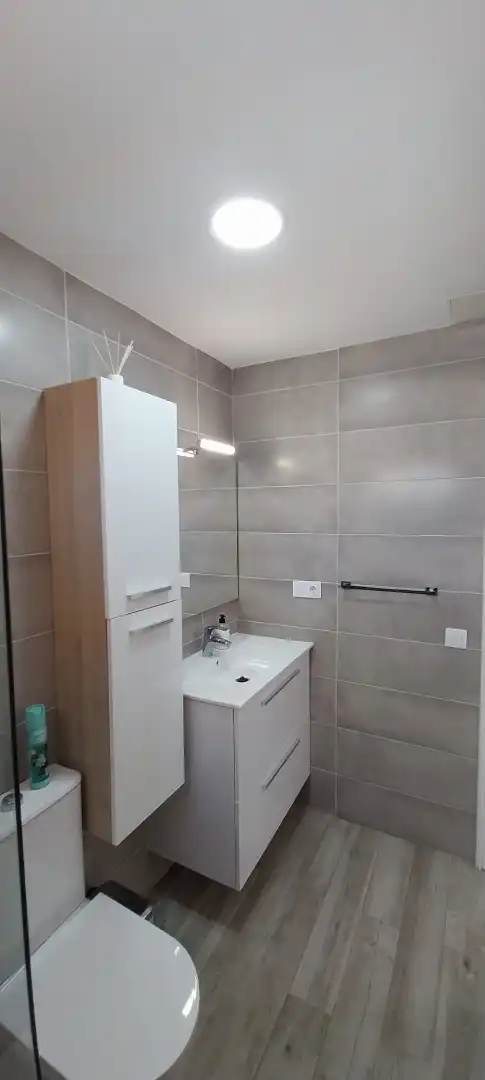 Bany de Apartament de lloguer en San Bartolomé de Tirajana amb Aire condicionat, Calefacció i Terrassa