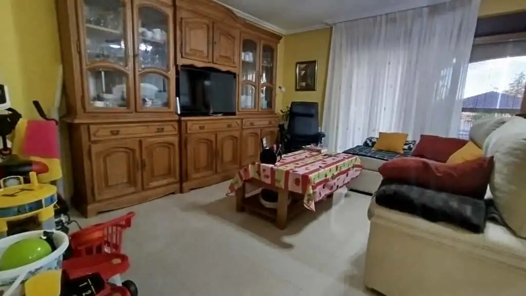 Sala d'estar de Casa o xalet en venda en Villamayor amb Calefacció, Jardí privat i Terrassa