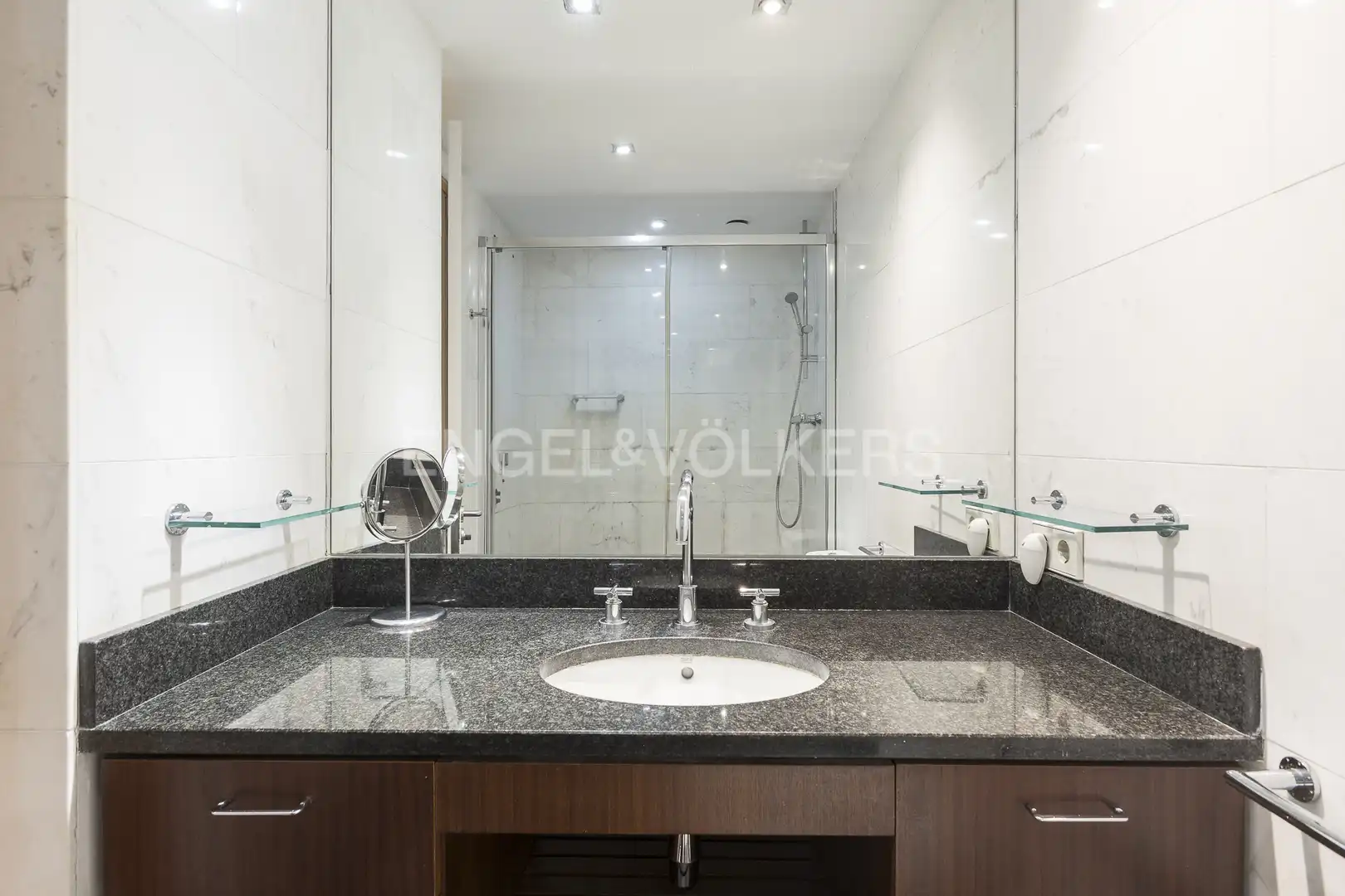 Baño de Piso de alquiler en Barcelona con Aire acondicionado, Calefacción y Jardín privado