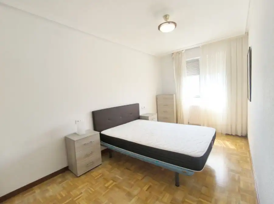 Bedroom of Flat for rent in Salamanca  with Heating, Parquet flooring and Terrace