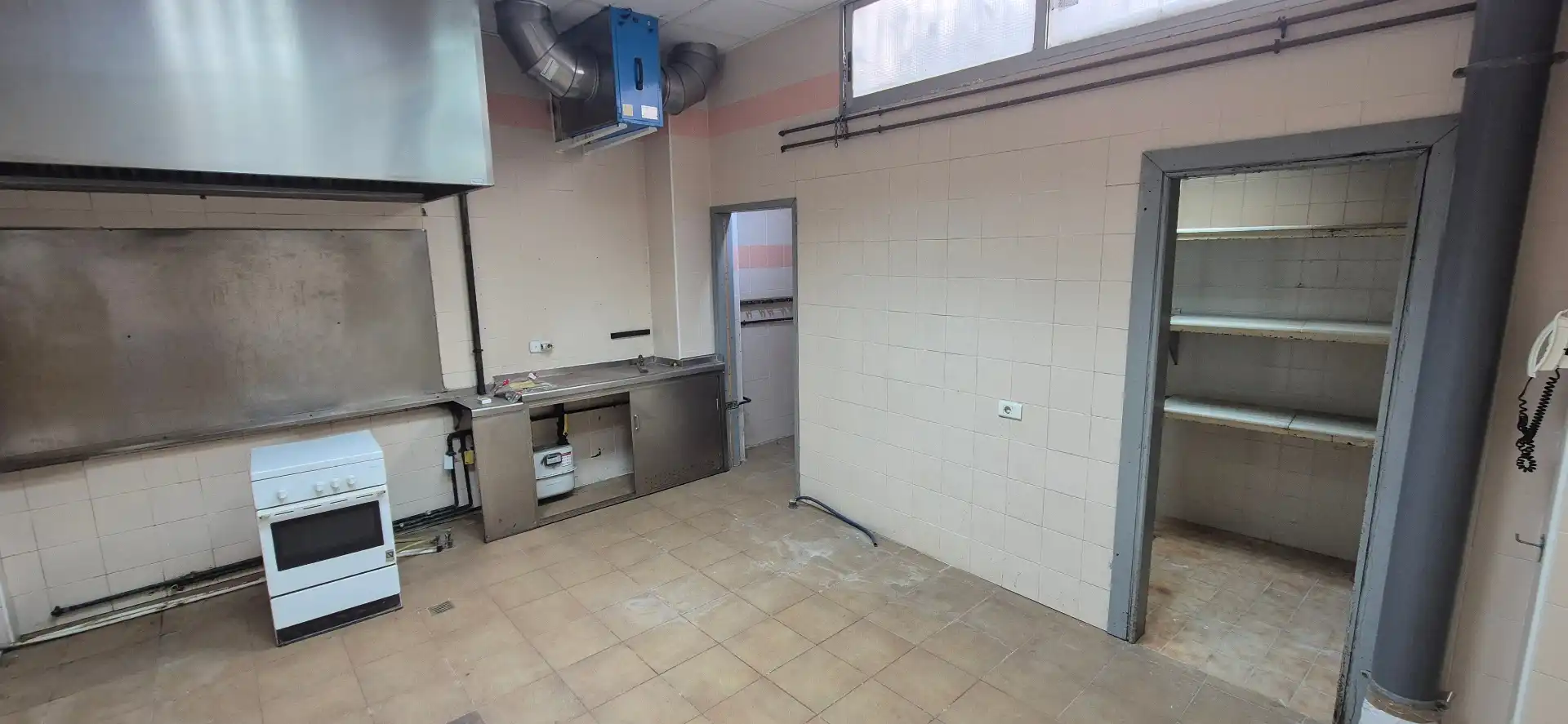 Kitchen of Commercial properties for rent in Valencia  with Air Conditioner