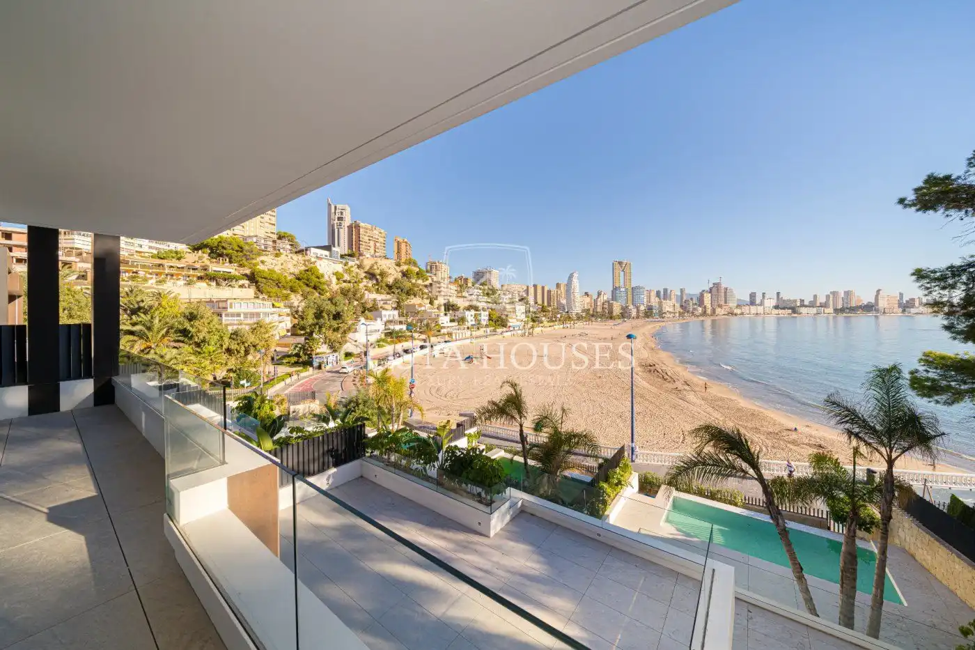 Vista exterior de Planta baja en venta en Benidorm con Aire acondicionado, Jardín privado y Terraza