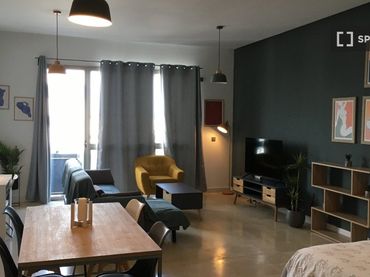 Appartamento con balcone in affitto a Villaverde