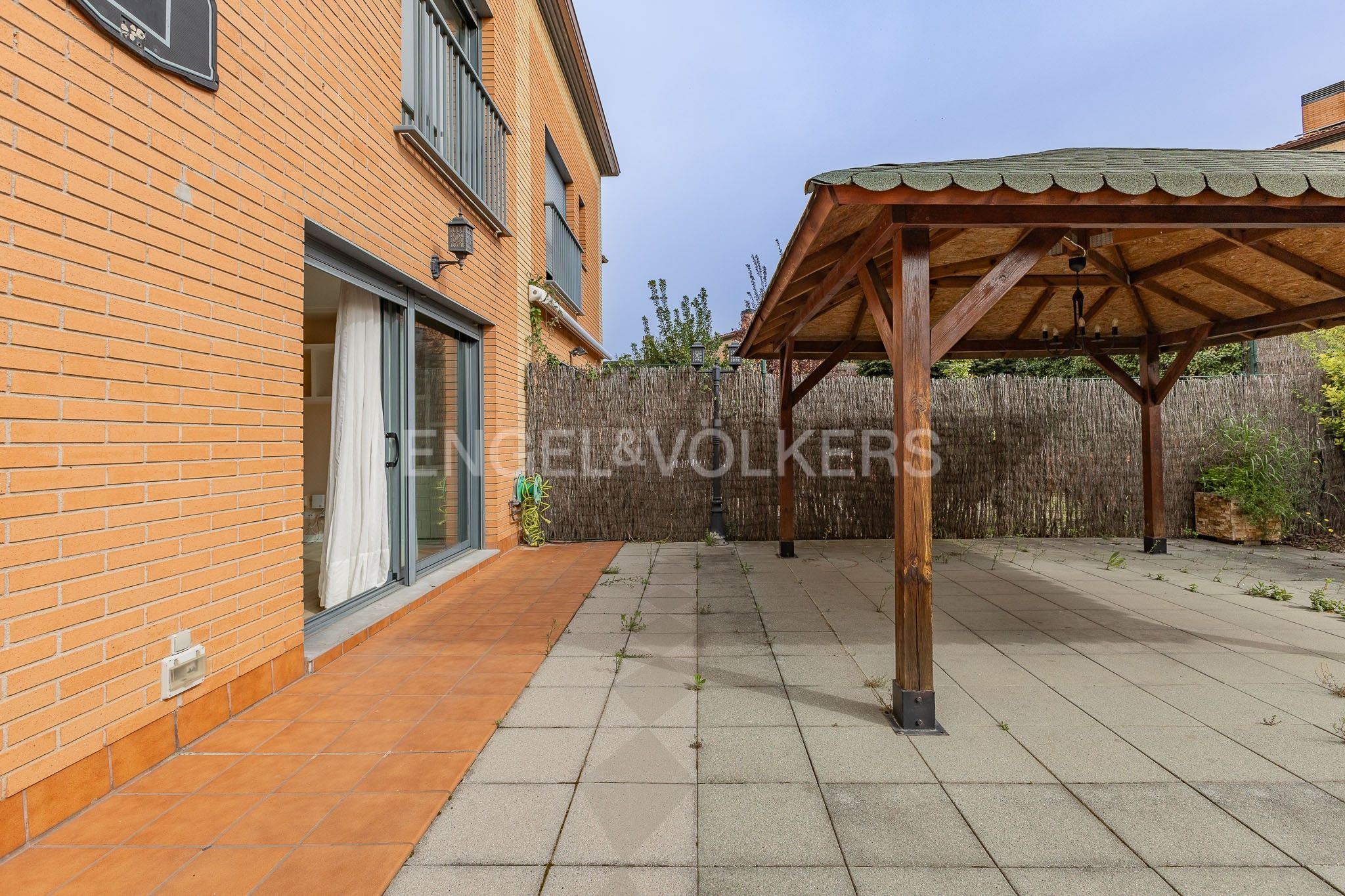 Terrassa de Casa o xalet en venda en Santa Perpètua de Mogoda amb Aire condicionat, Calefacció i Jardí privat
