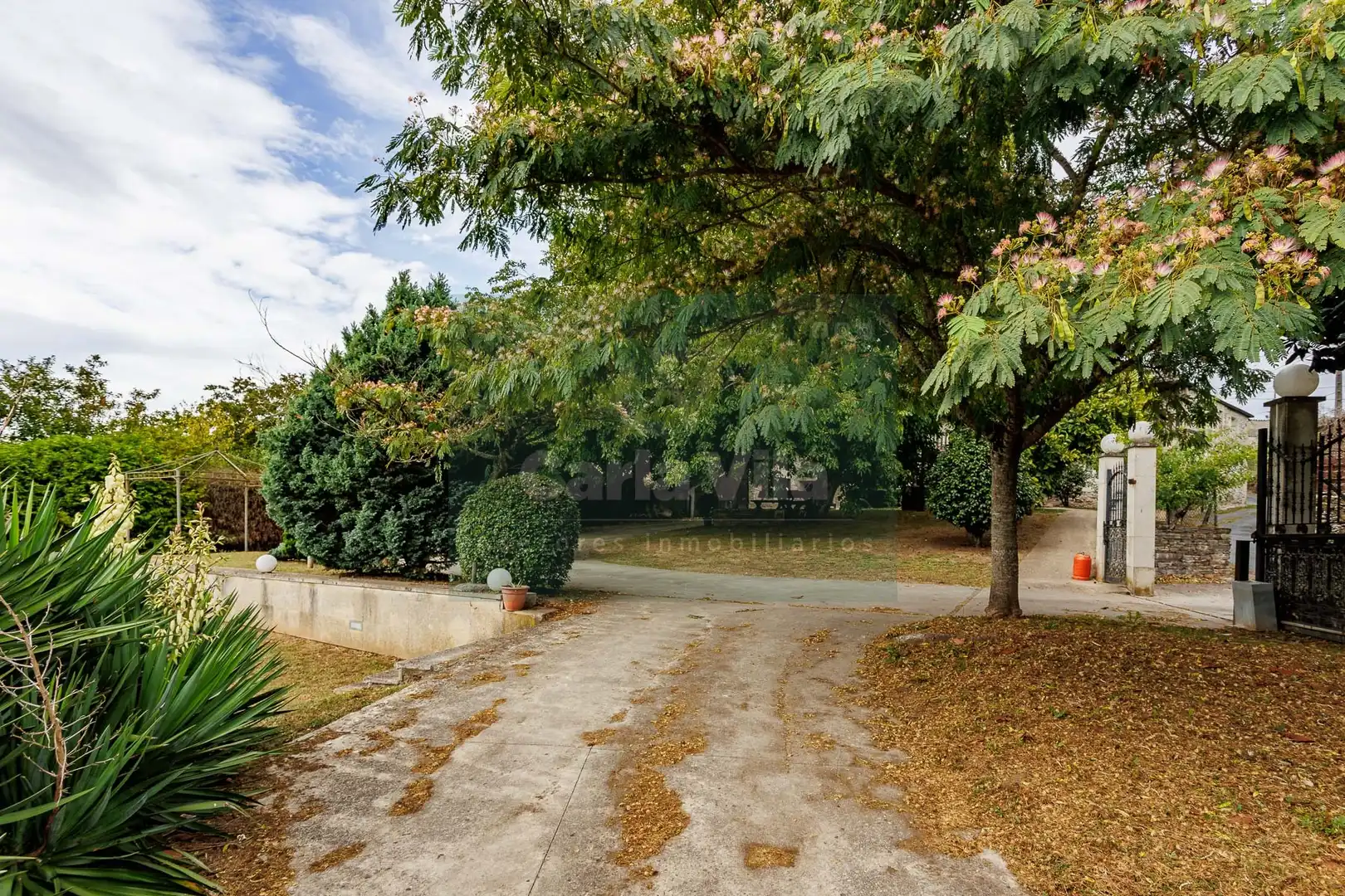 Vista exterior de Finca rústica en venda en Lugo amb Jardí privat, Parquet i Terrassa