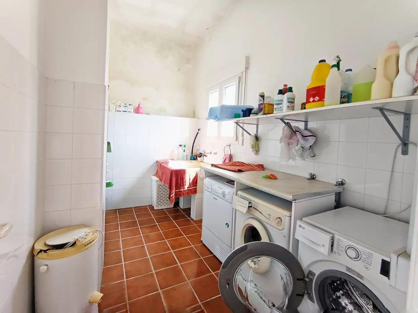 Cuina de Casa o xalet en venda en Pontevedra Capital  amb Jardí privat, Terrassa i Traster