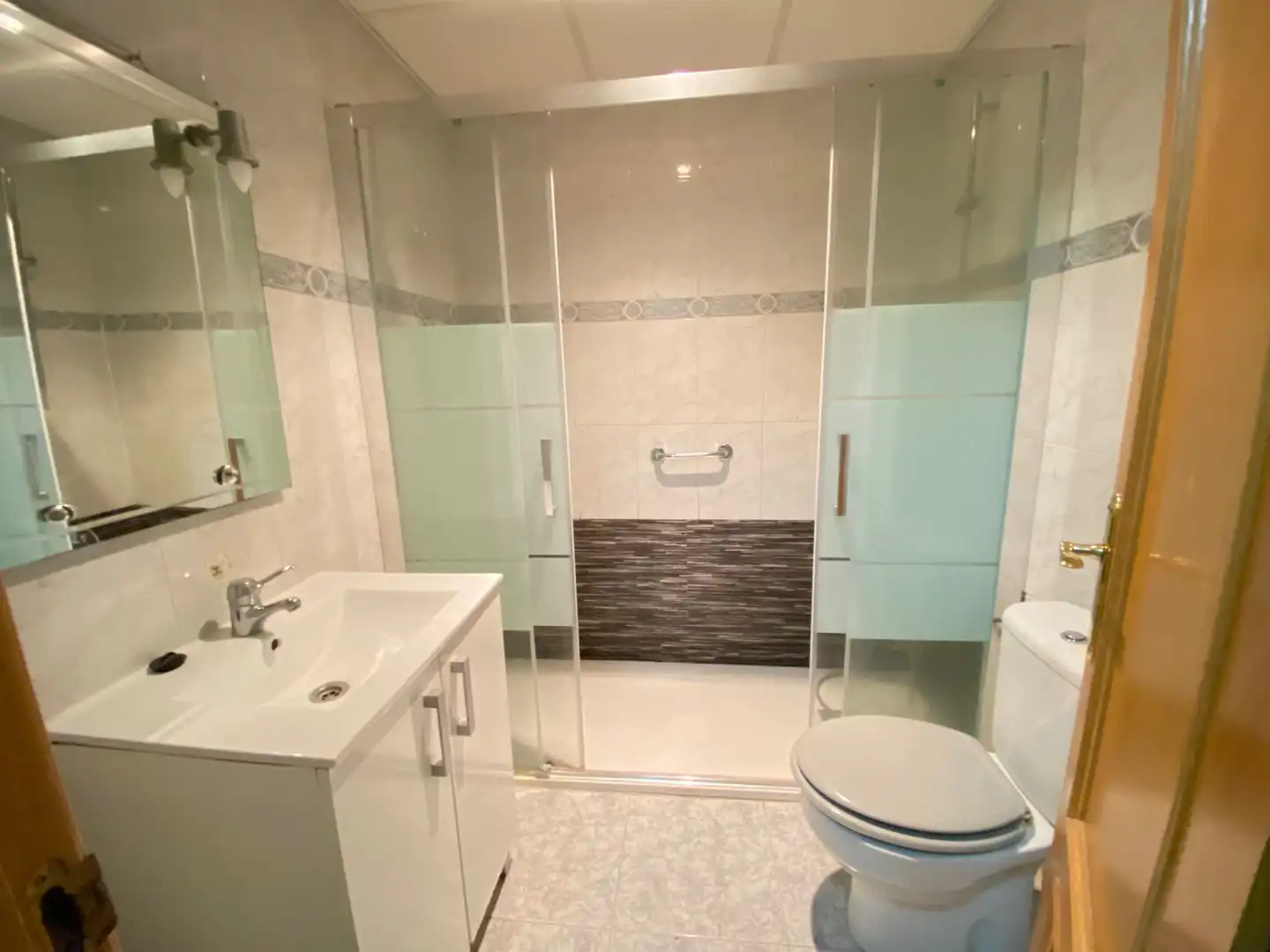Bathroom of Flat for sale in Fuenlabrada  with Air Conditioner, Heating and Balcony