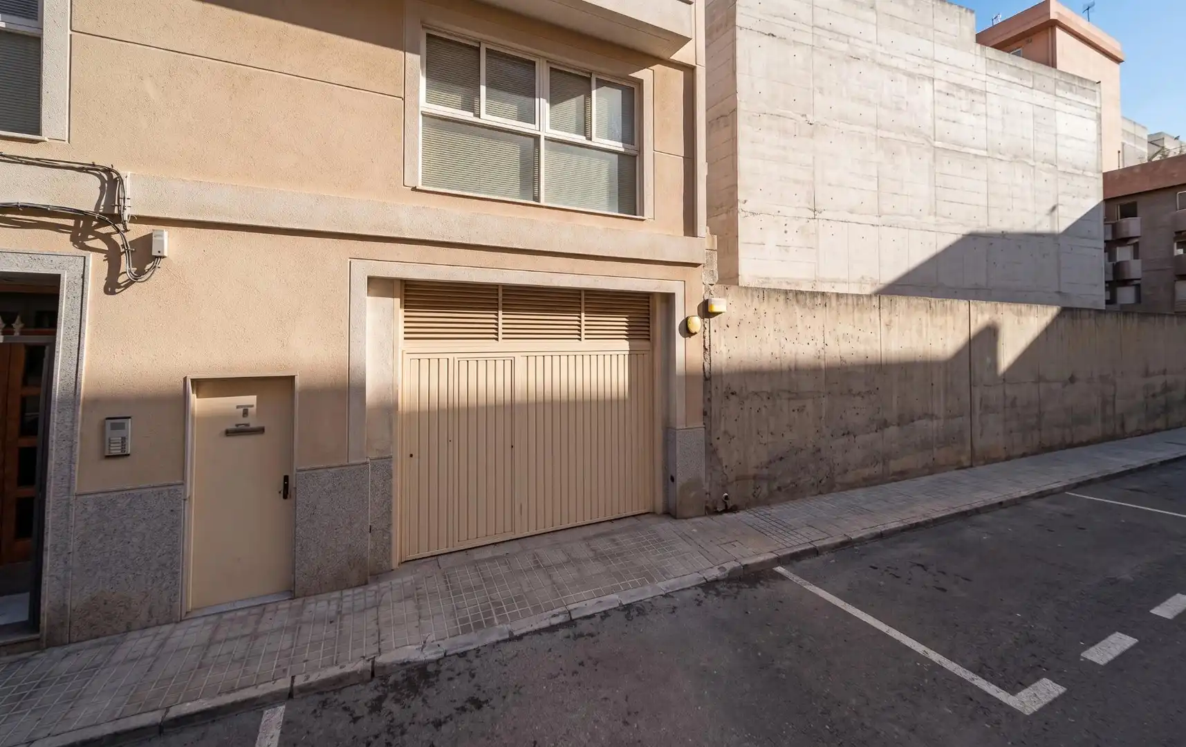 Individual for sale in Calle de la Virgen del Remedio, imagen 2