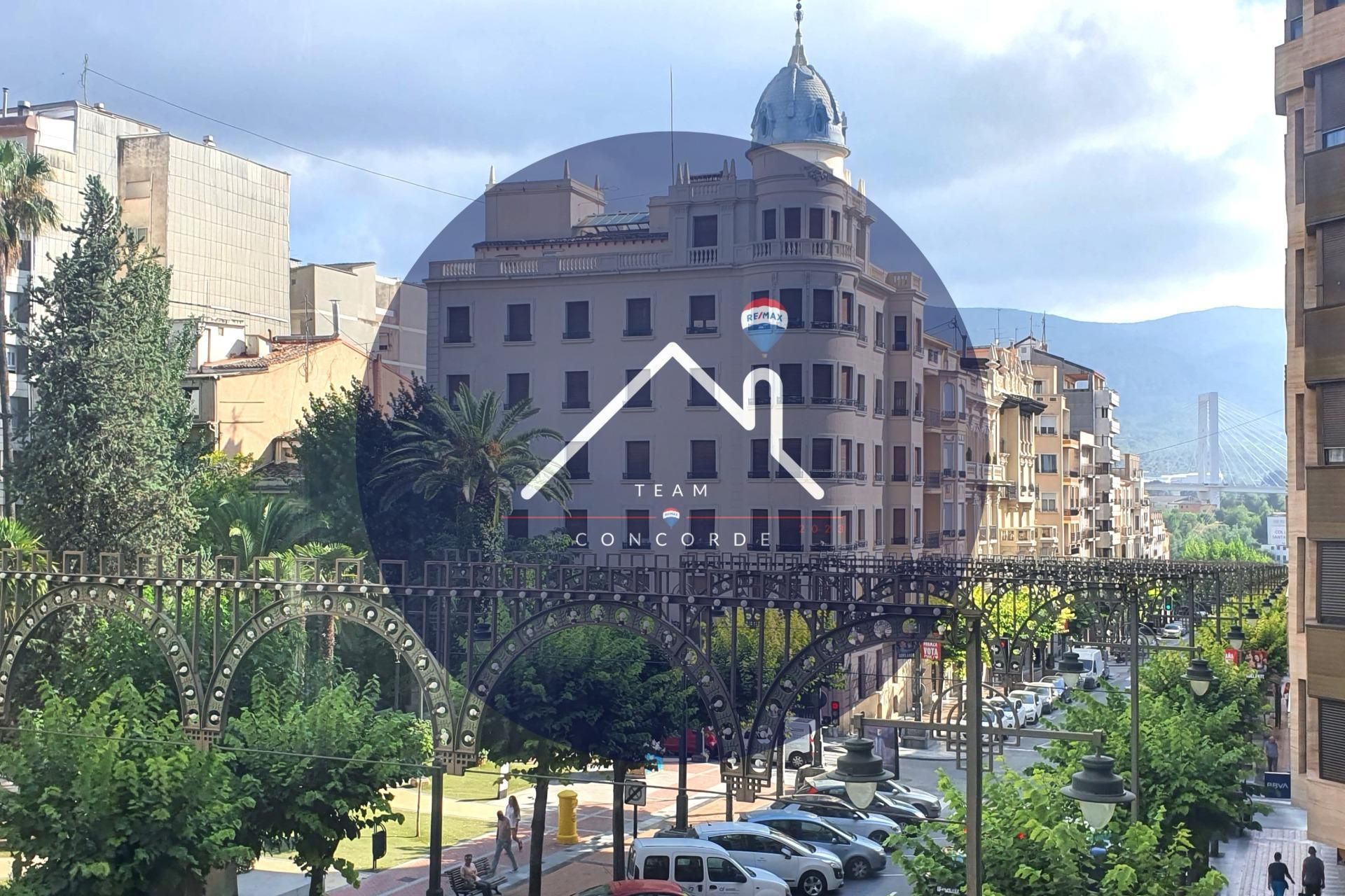 Vista exterior de Pis en venda en Alcoy / Alcoi amb Calefacció, Traster i Balcó