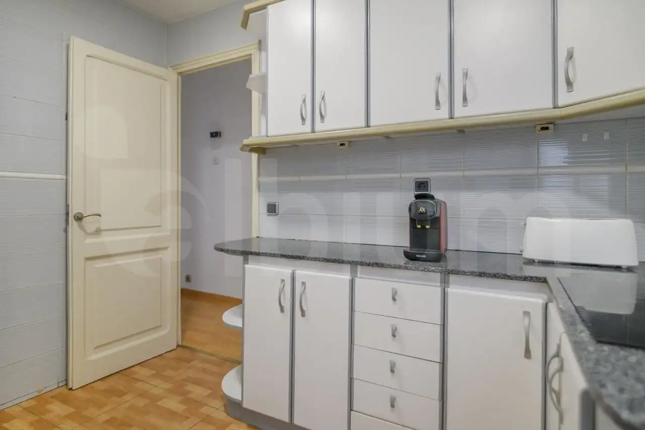 Küche von Wohnung zum Verkauf in Barcelona mit Klimaanlage, Parkett und Möbliert