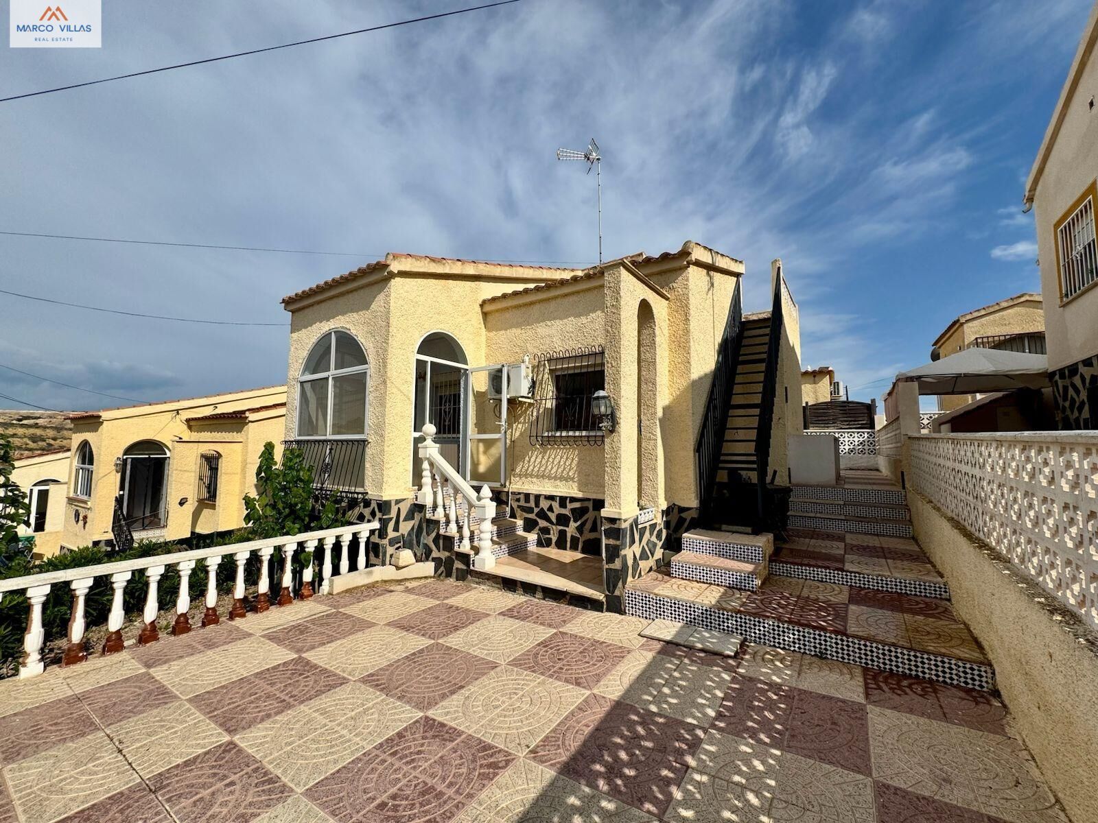 Vista exterior de Casa o xalet en venda en San Fulgencio amb Jardí privat i Terrassa