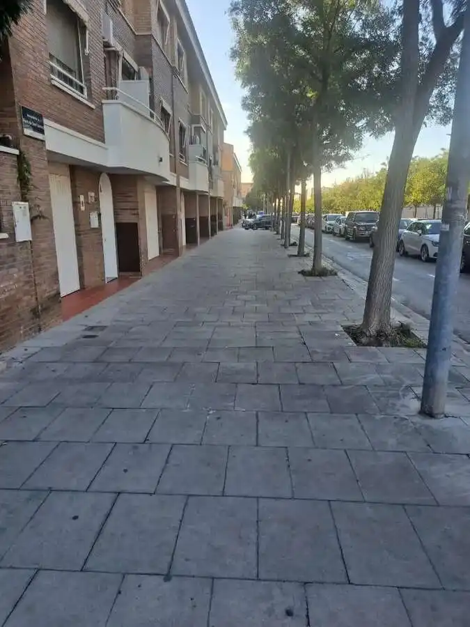 Vista exterior de Casa adosada en venda en Viladecans amb Jardí privat i Terrassa