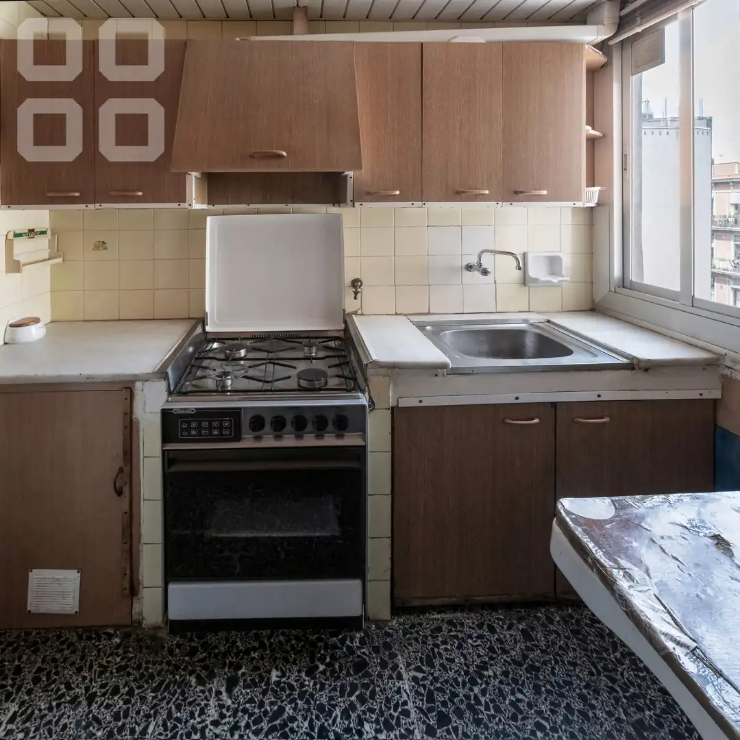 Cuina de Pis en venda en Barcelona amb Aire condicionat i Balcó