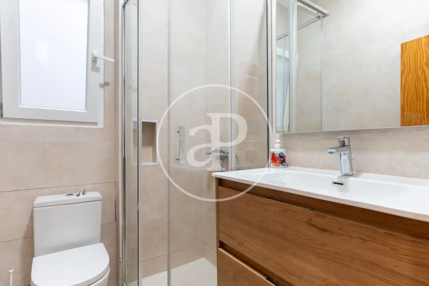 Bathroom of Flat for rent in Valencia  with Air Conditioner, Heating and Furnished