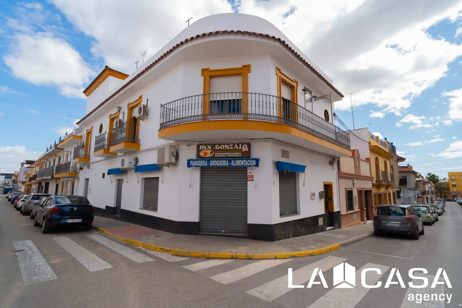 Exterior view of Houses for sale in Dos Hermanas  with Air Conditioner, Heating and Furnished