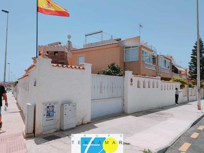 Vista exterior de Casa o xalet en venda en Torrevieja amb Terrassa i Balcó