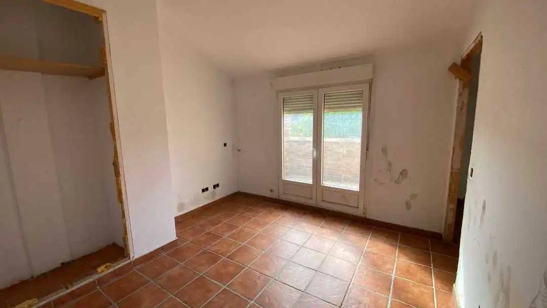 Dormitori de Casa adosada en venda en Tórtola de Henares amb Jardí privat, Terrassa i Balcó