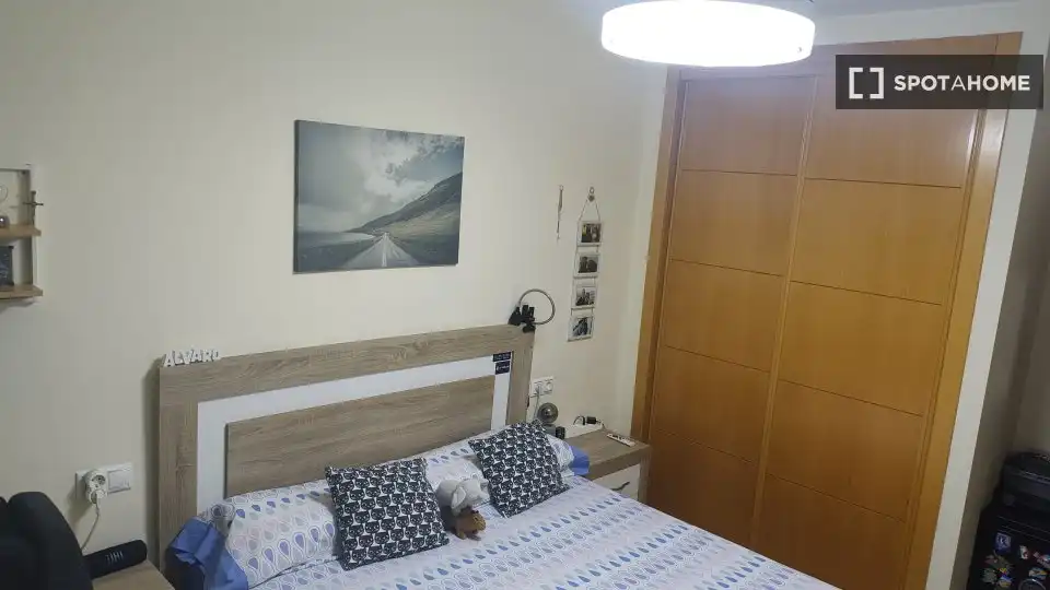 Habitación de Apartamento para compartir en Vélez-Málaga con Aire acondicionado, Terraza y Amueblado