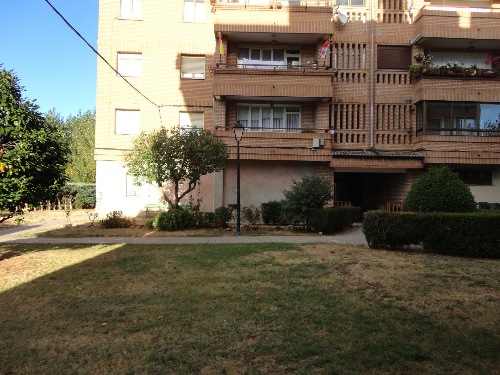 Vista exterior de Pis en venda en Salas de los Infantes amb Calefacció, Terrassa i Moblat