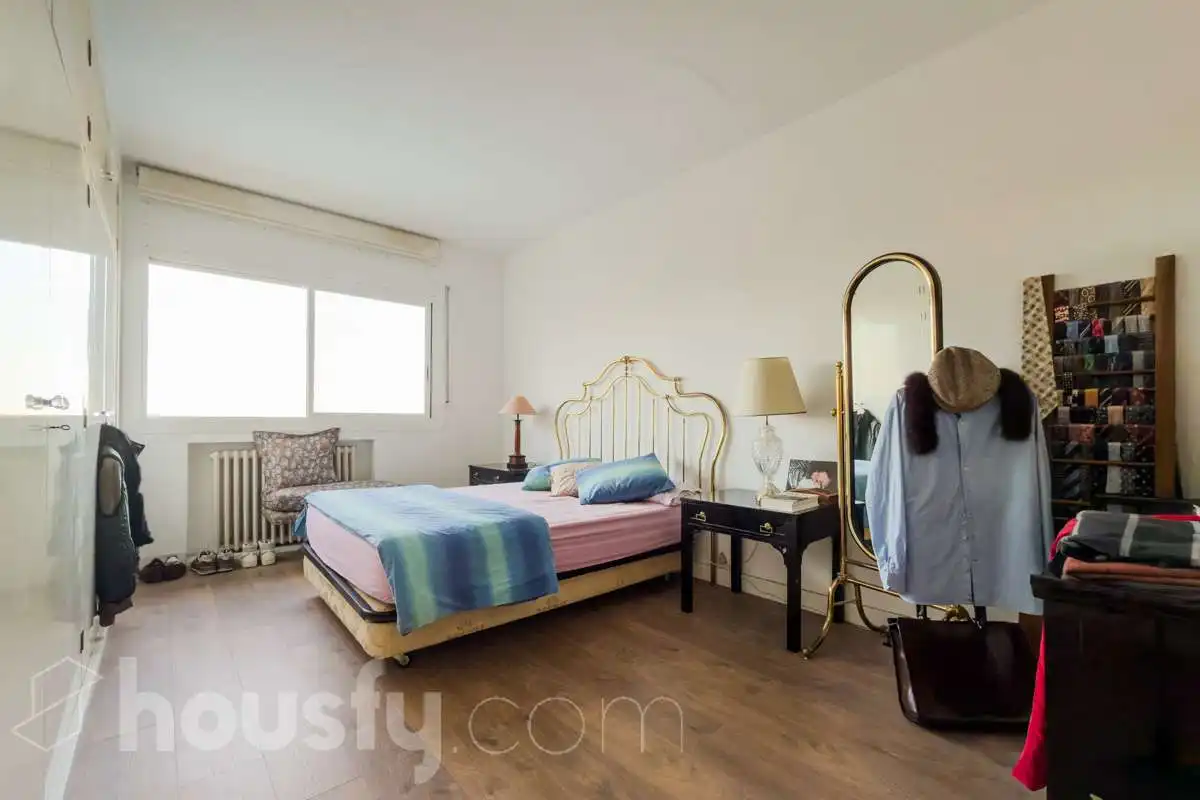 Dormitori de Casa o xalet en venda en Barcelona amb Aire condicionat, Calefacció i Jardí privat