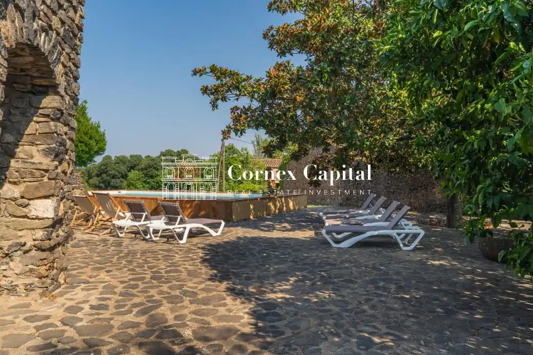 Terrasse von Country house zur Miete in Rupià mit Klimaanlage, Heizung und Privatgarten