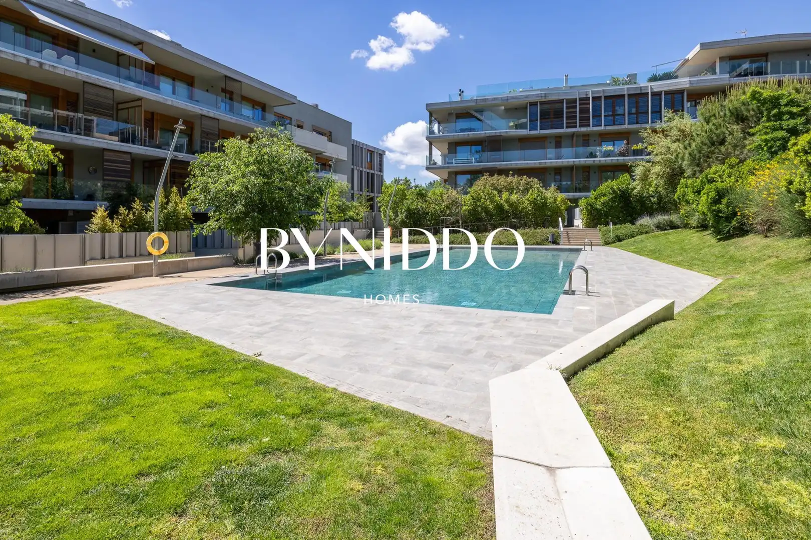 Vista exterior de Planta baixa en venda en Sant Cugat del Vallès amb Aire condicionat, Calefacció i Jardí privat