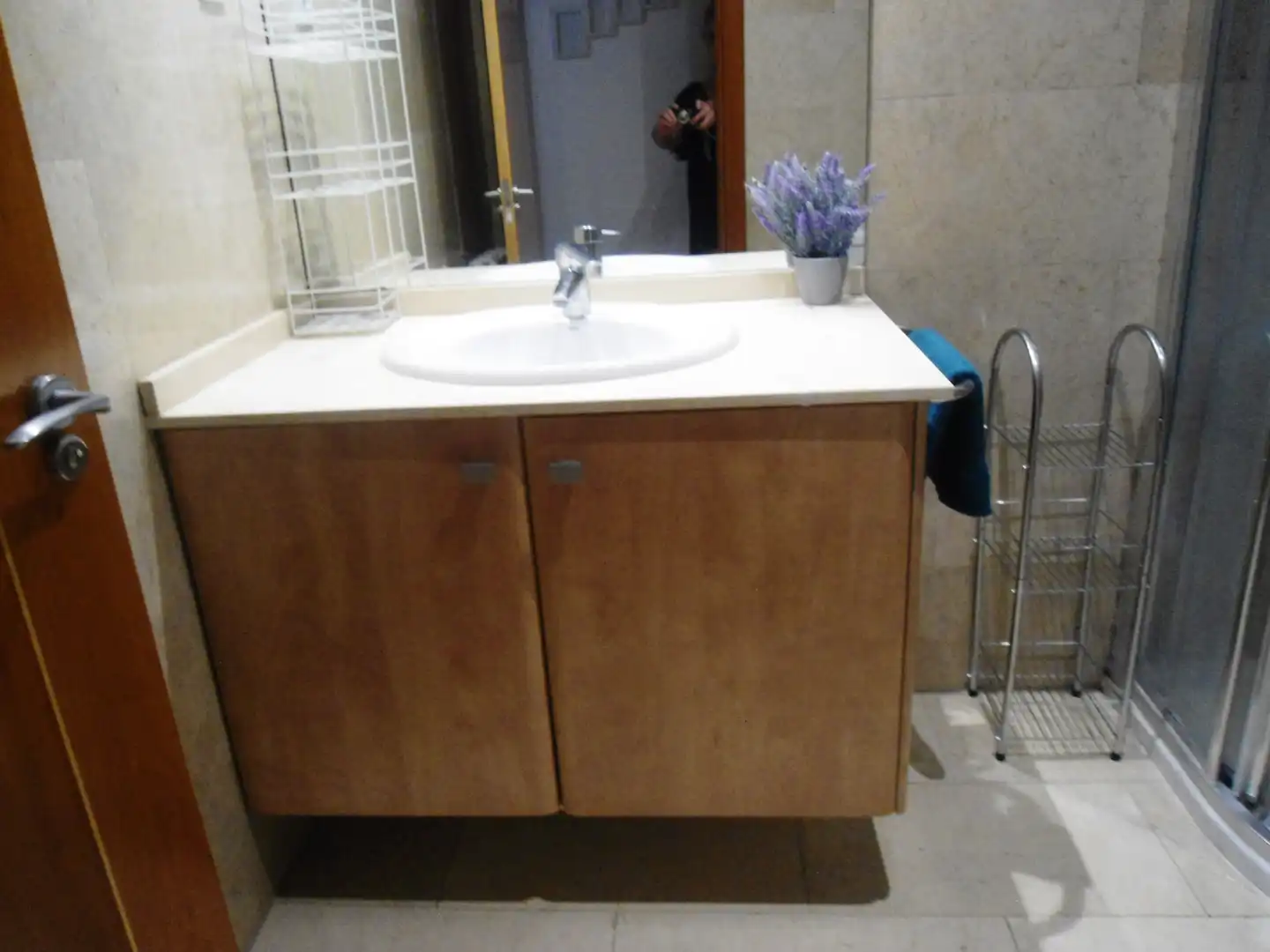 Baño de Apartamento de alquiler en Lleida con Aire acondicionado, Calefacción y Parquet