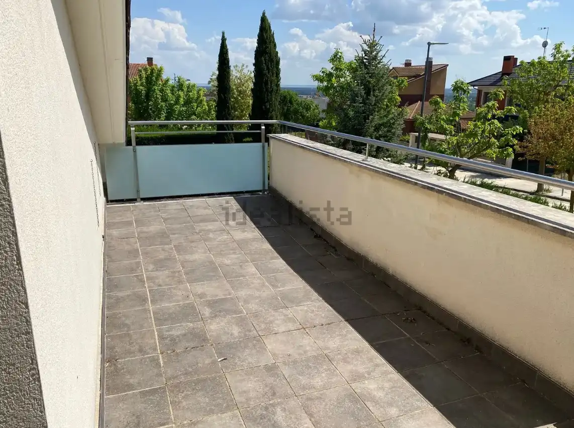 Terrassa de Casa o xalet en venda en Arroyo de la Encomienda amb Calefacció, Jardí privat i Terrassa