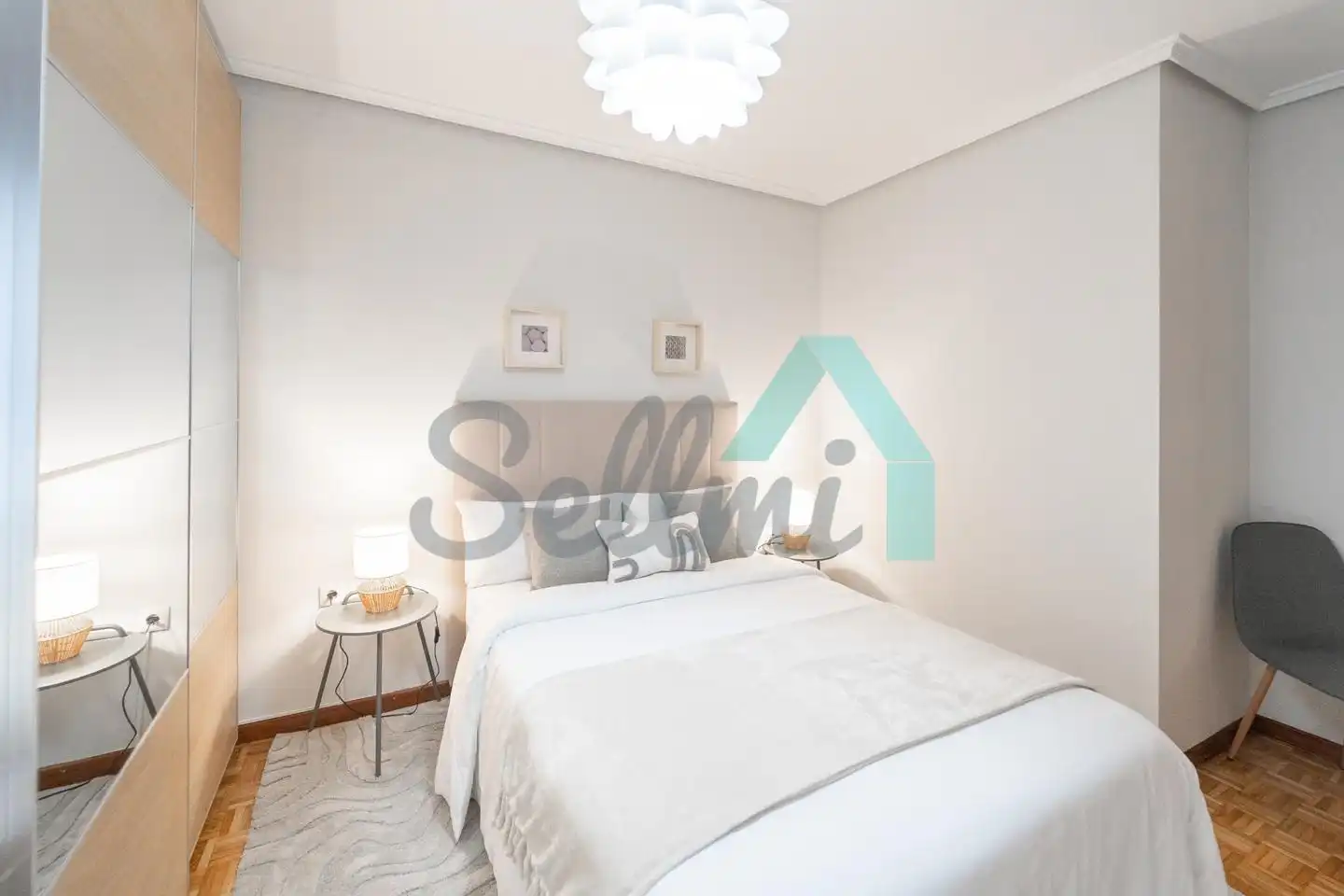 Schlafzimmer von Wohnung zur Miete in Oviedo  mit Heizung, Parkett und Möbliert