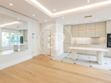 Piso con ascensor en venta en C/ de Ponzano