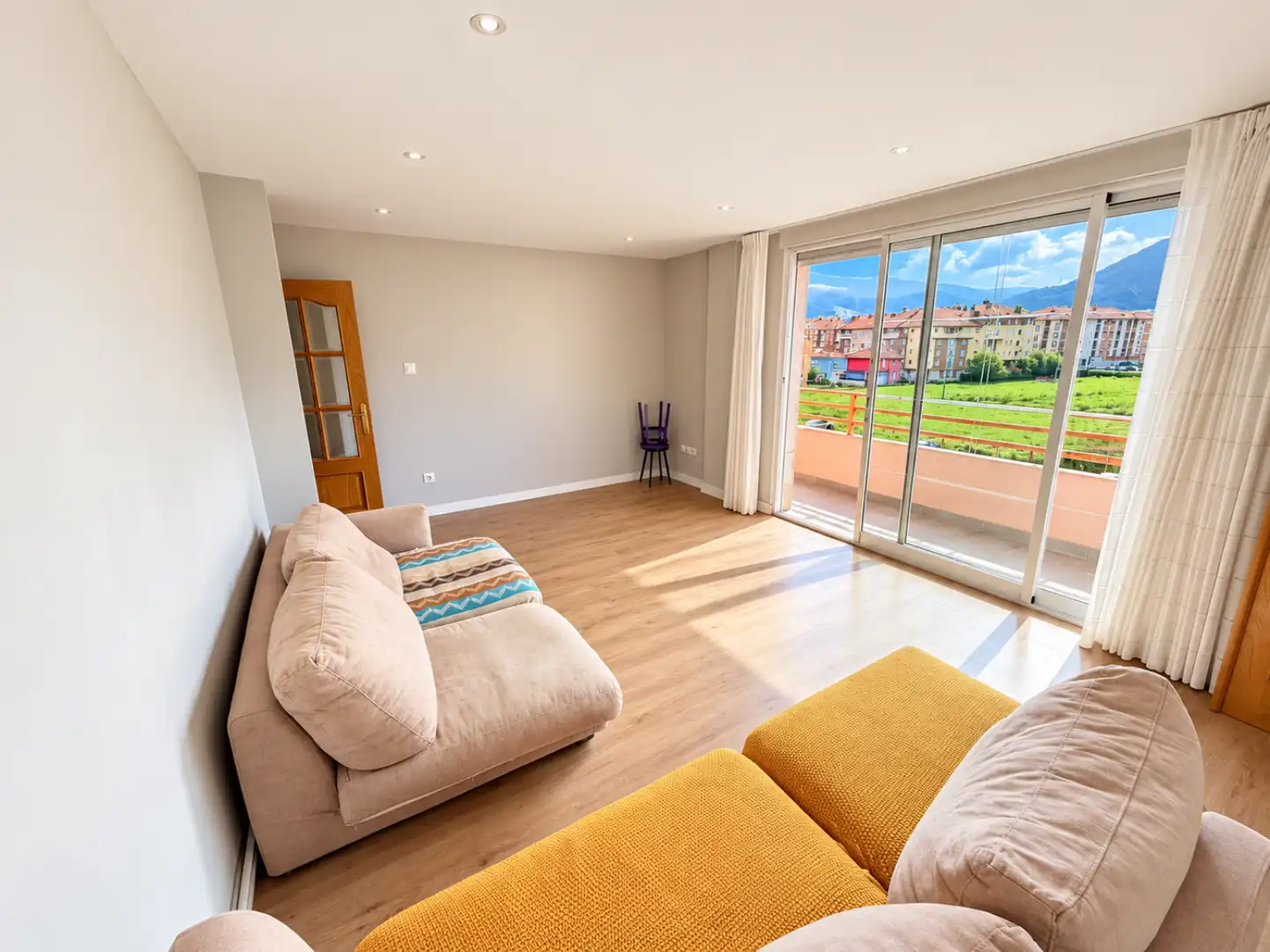 Living room of Flat for rent in Los Corrales de Buelna , Cantabria