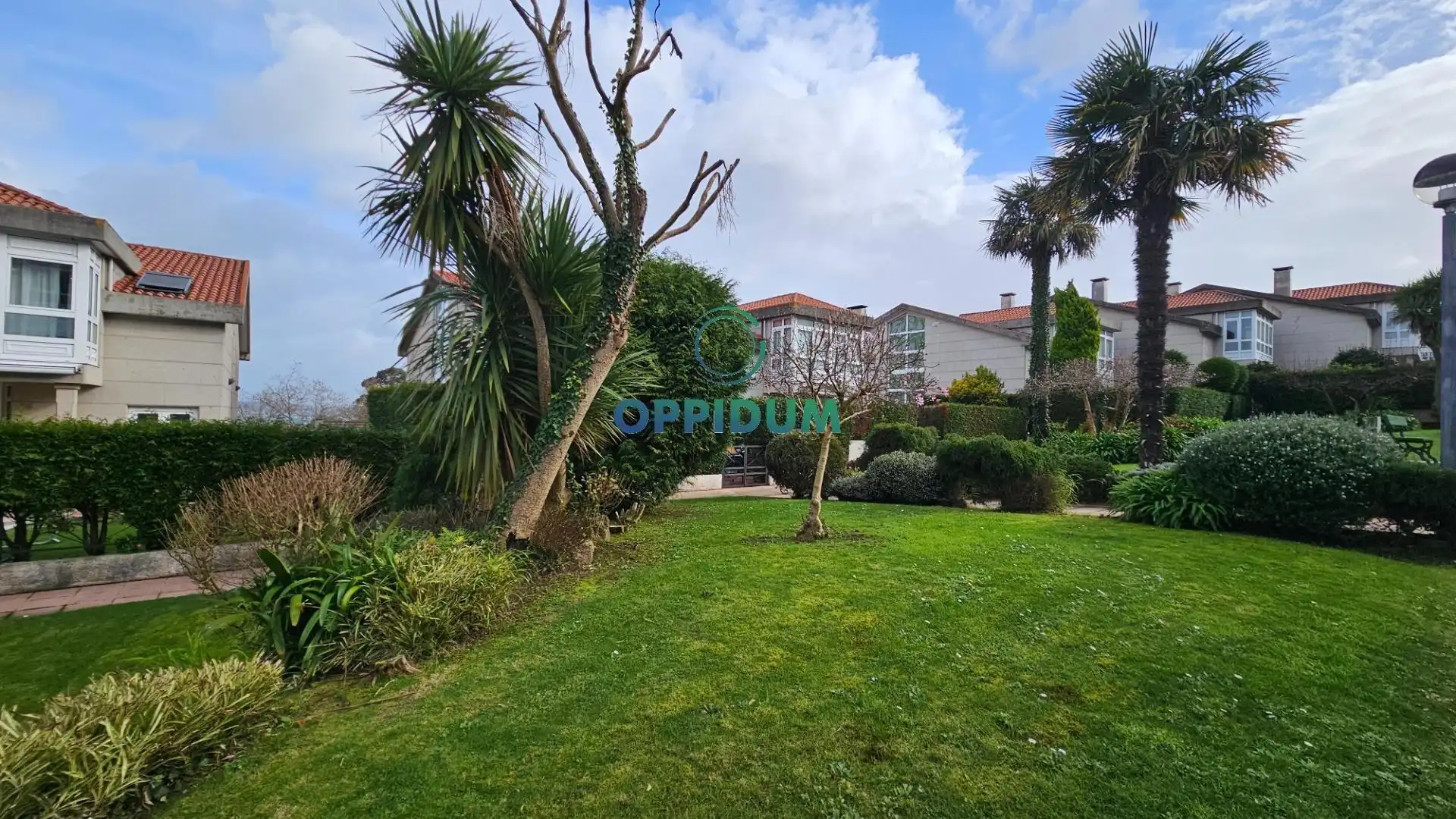 Jardí de Casa adosada en venda en A Coruña Capital  amb Calefacció, Jardí privat i Terrassa
