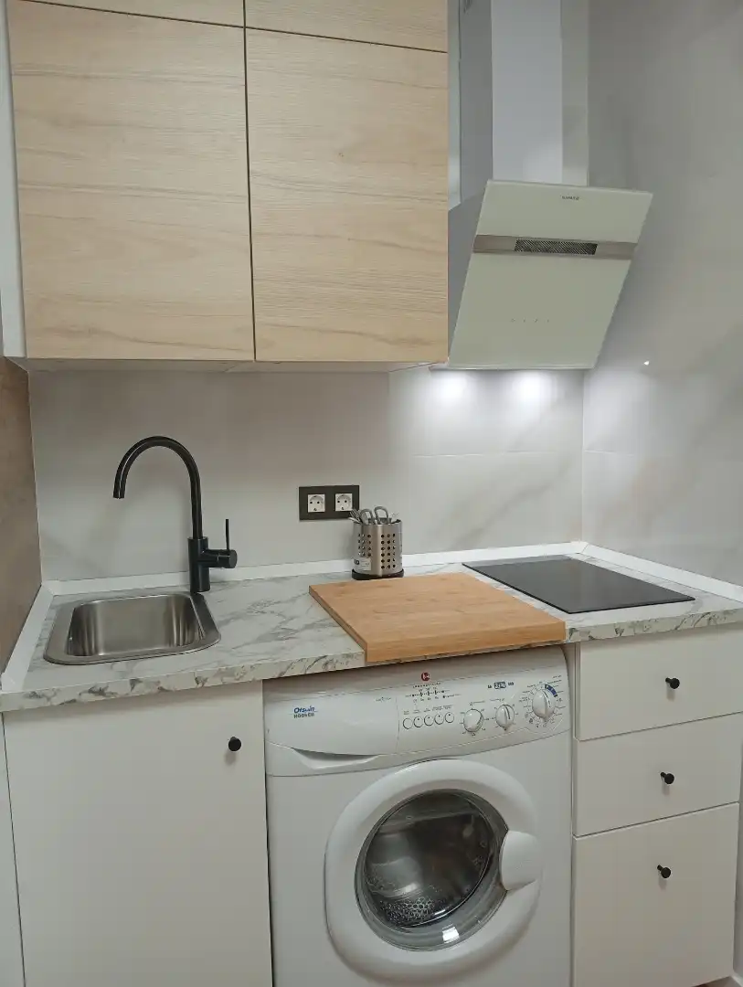 Cuina de Estudi de lloguer en Granada amb Aire condicionat, Calefacció i Moblat