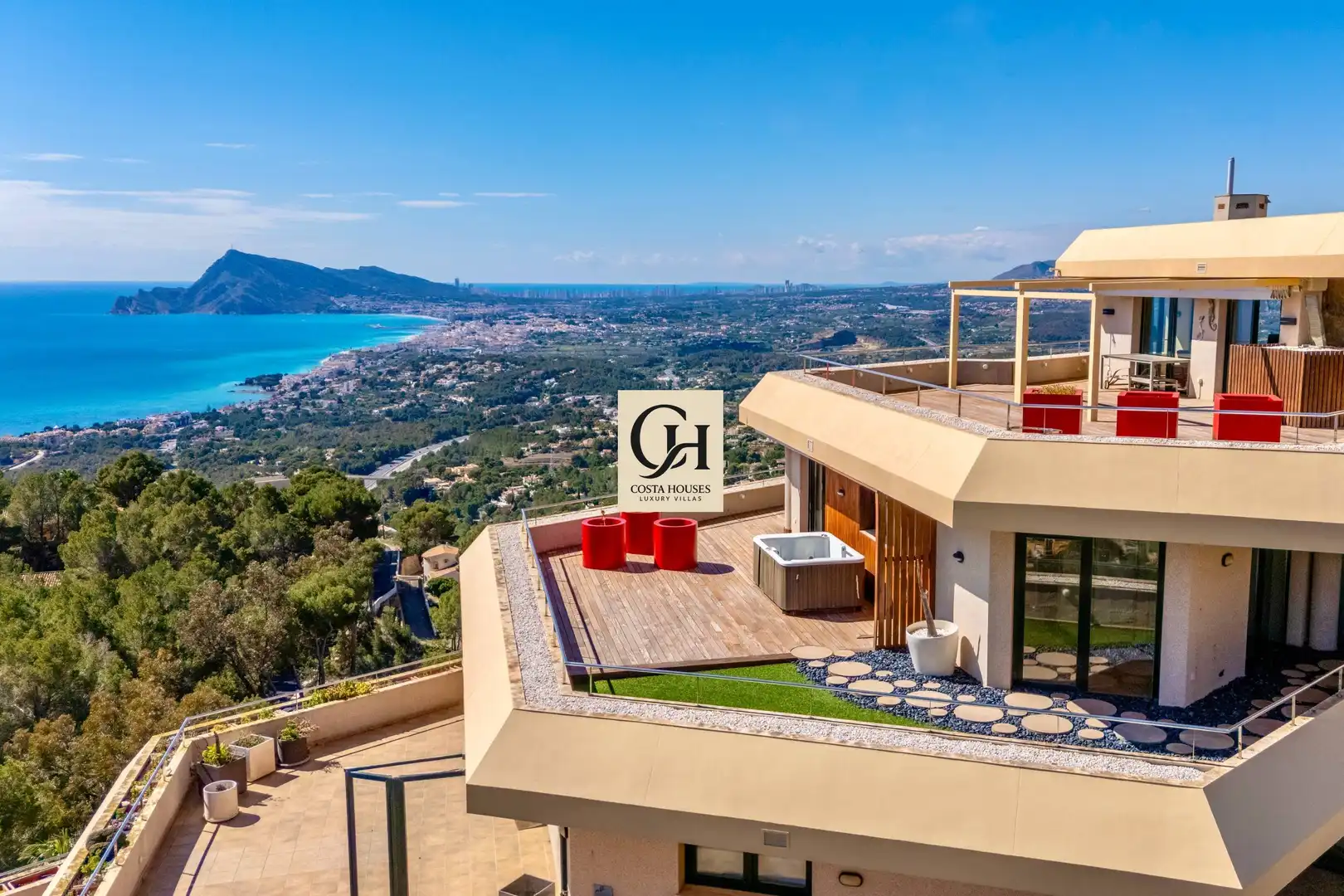Penthouse with pool for sale in Altea Hills
