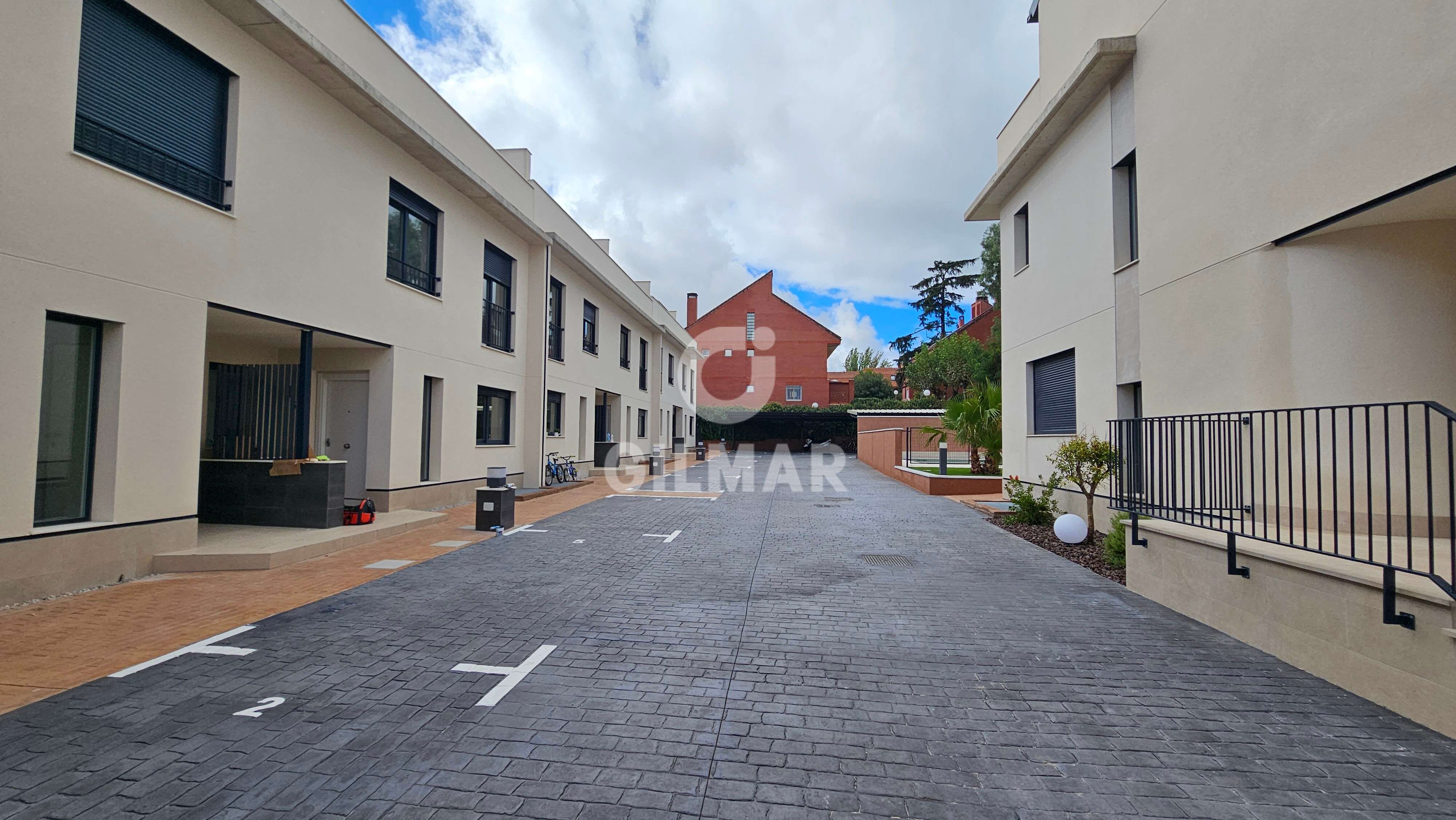 Exterior view of Single-family semi-detached for sale in Pozuelo de Alarcón  with Heating, Private garden and Swimming Pool