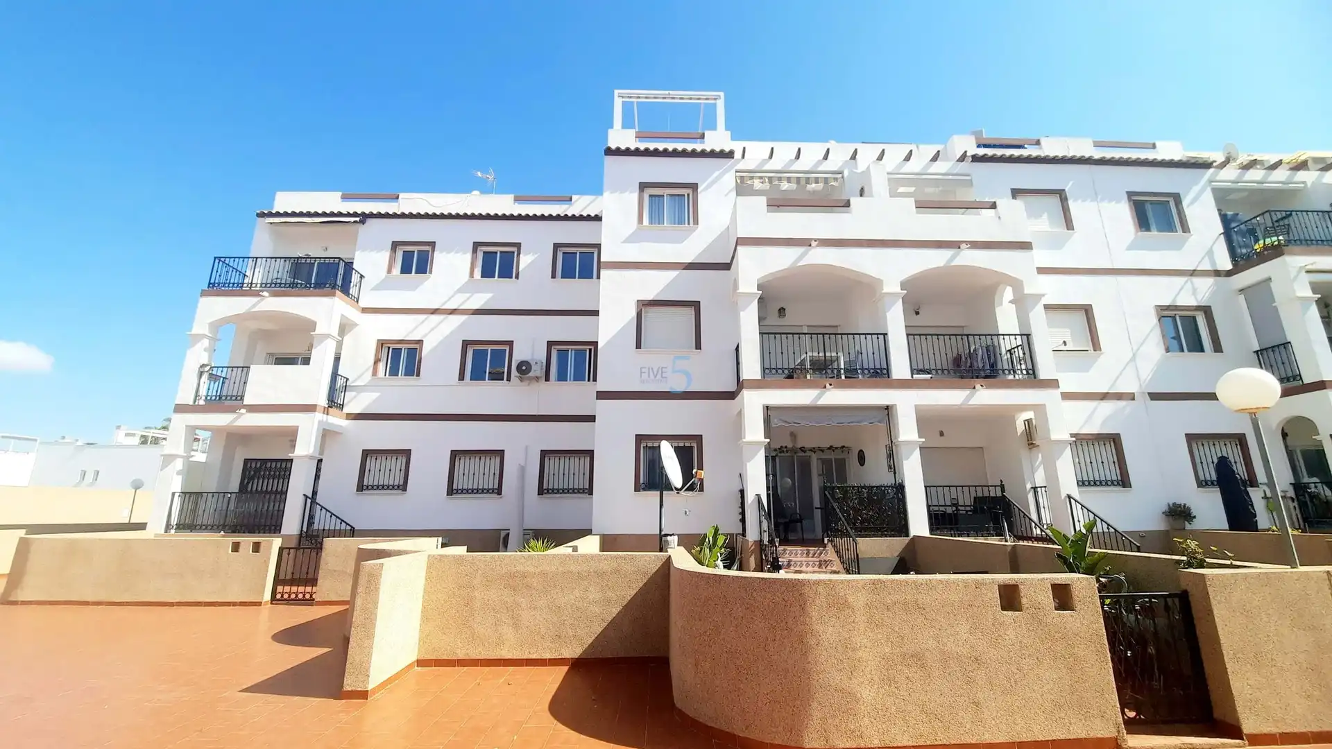 Außenansicht von Wohnung zum Verkauf in Orihuela mit Klimaanlage, Heizung und Terrasse
