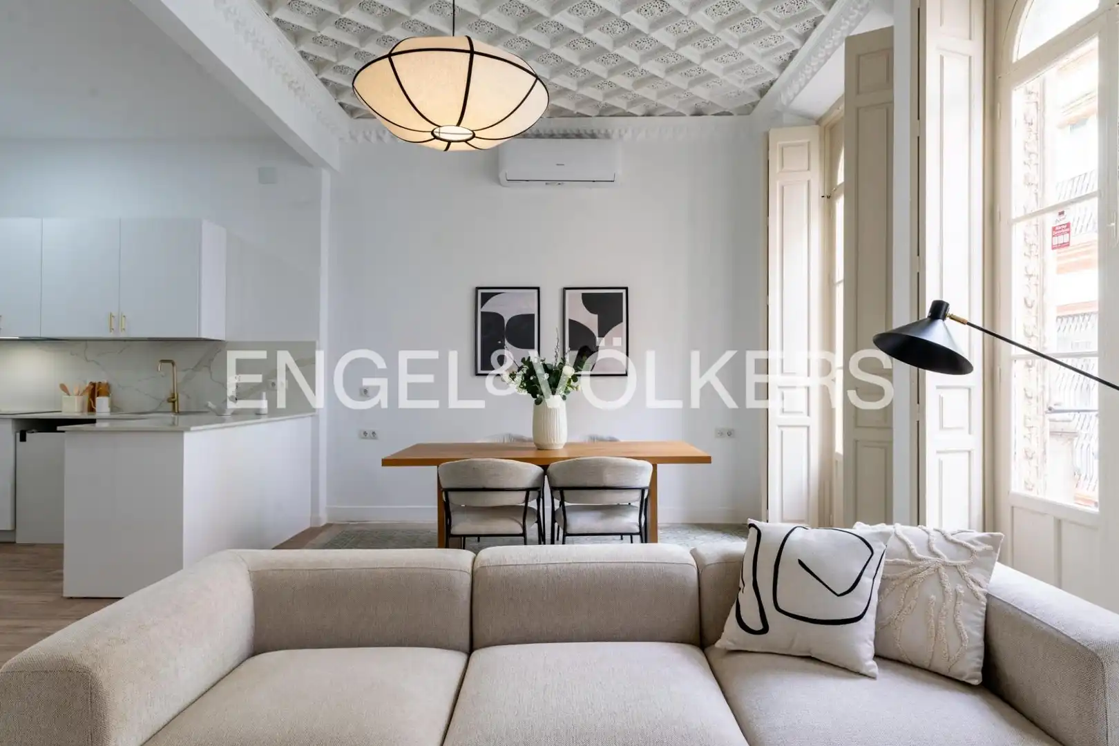 Living room of Flat for sale in Sevilla  with Air Conditioner, Heating and Balcony