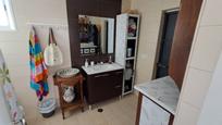 Bany de Casa o xalet en venda en Dos Hermanas amb Jardí privat i Piscina comunitària