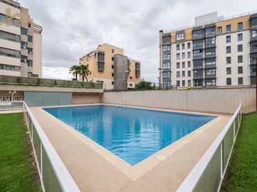 Piso con piscina en venta en Calle de Hospital de Órbigo 6