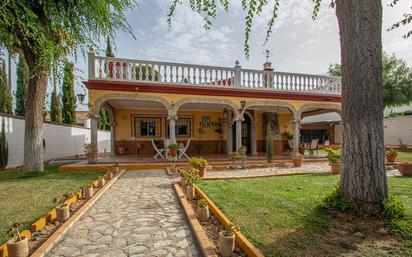 Jardí de Casa o xalet en venda en Alcalá de Guadaira amb Aire condicionat, Terrassa i Piscina