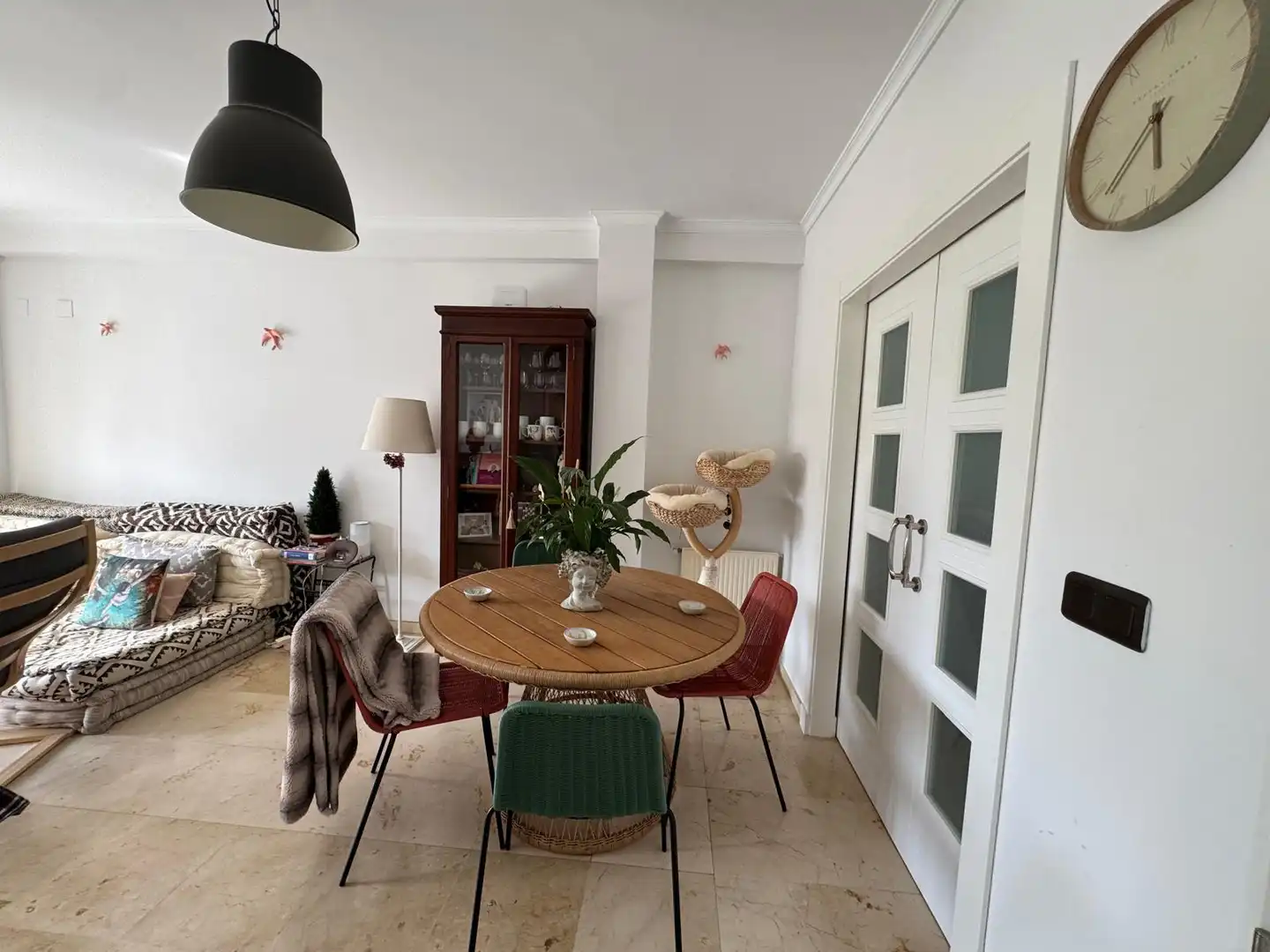 Esszimmer von Einfamilien-Reihenhaus zur Miete in Granada mit Klimaanlage, Heizung und Privatgarten