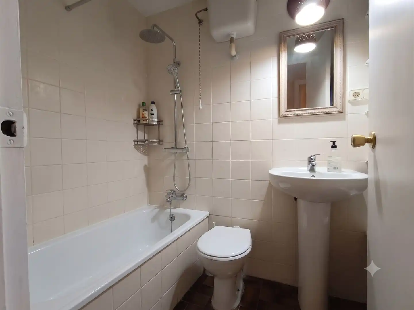 Baño de Piso en venta en Girona con Calefacción, Terraza y Amueblado