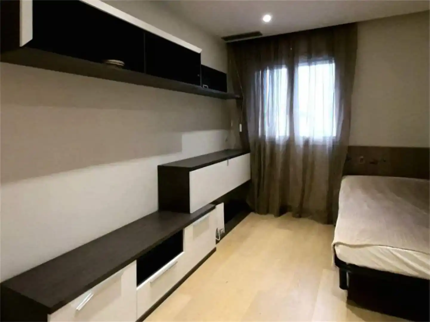 Sala d'estar de Casa adosada en venda en Empuriabrava amb Aire condicionat, Piscina i Balcó