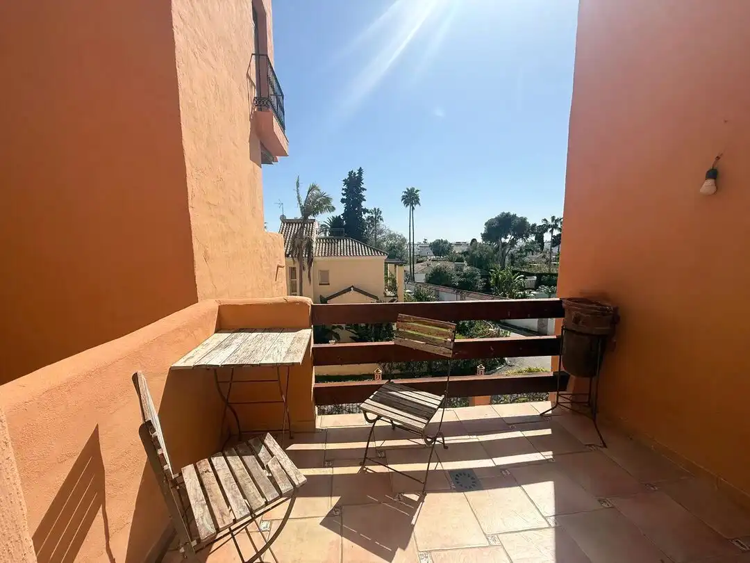 Vista exterior de Dúplex en venda en Estepona amb Calefacció, Jardí privat i Terrassa