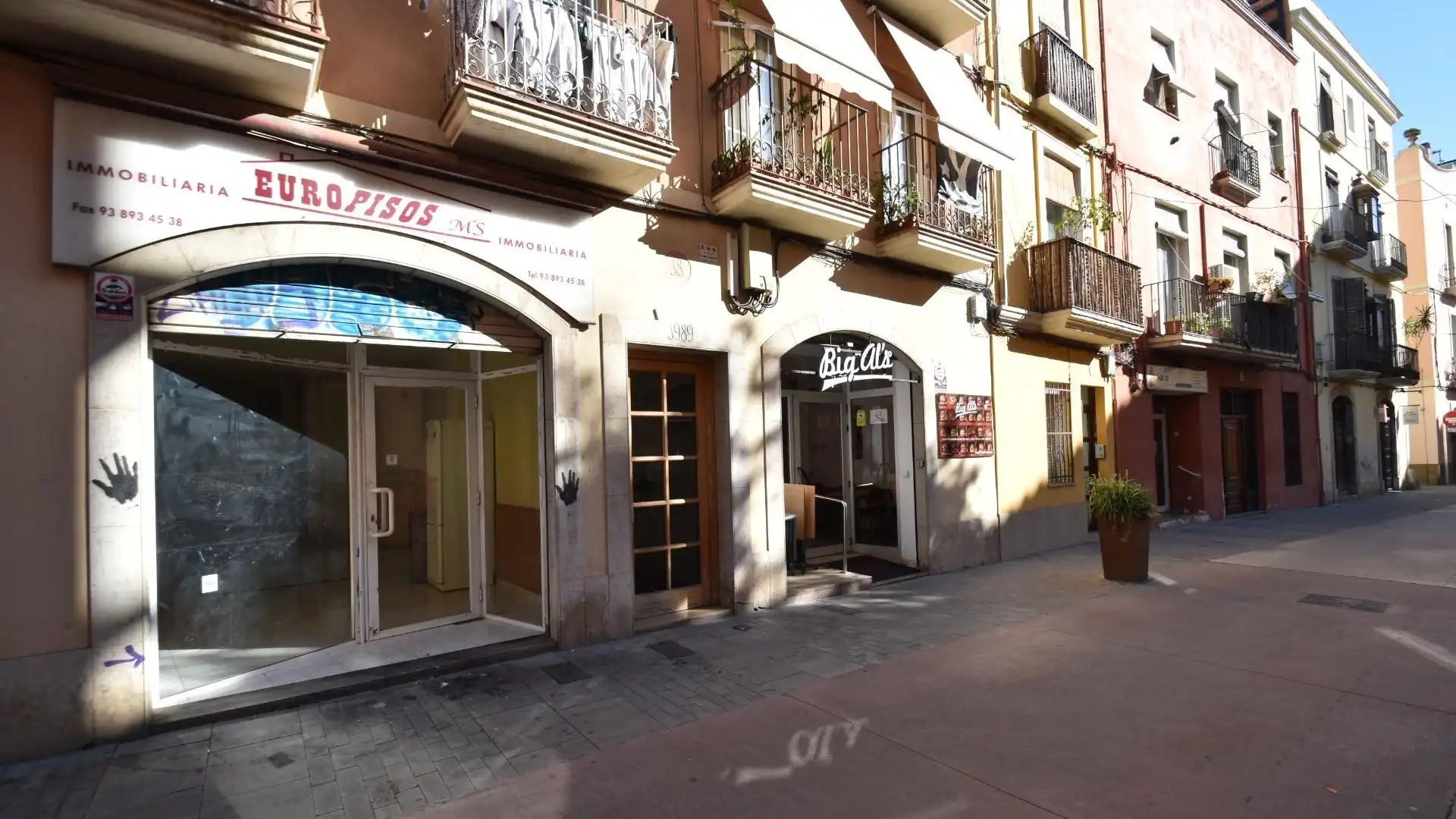 Vista exterior de Local en venta en Vilanova i la Geltrú