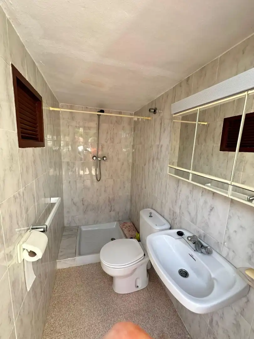Bany de Casa o xalet en venda en Alicante / Alacant amb Jardí privat, Terrassa i Traster