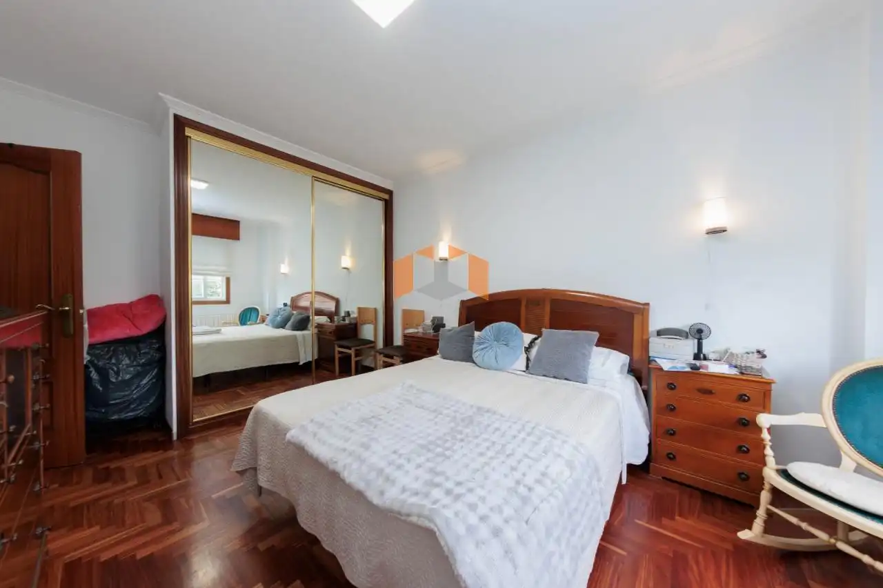 Bedroom of Houses for sale in Vigo   with Heating, Private garden and Parquet flooring