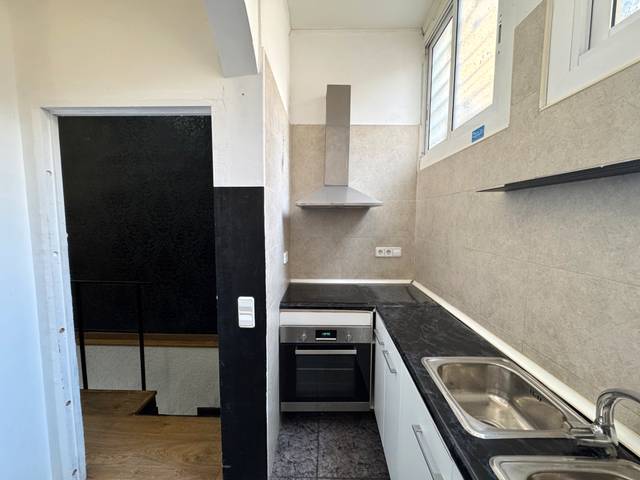 Local comercial en Venta en Carrer de Rossend Nobas en El Clot