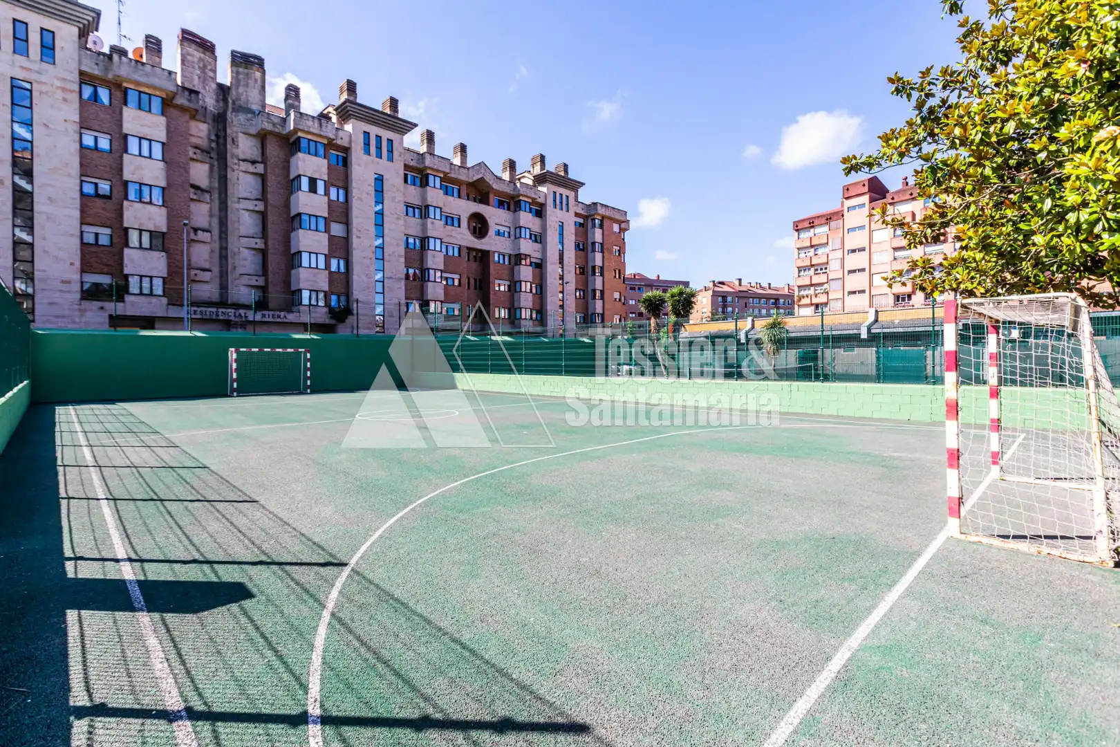 Vista exterior de Pis de lloguer en Gijón  amb Calefacció, Parquet i Forn