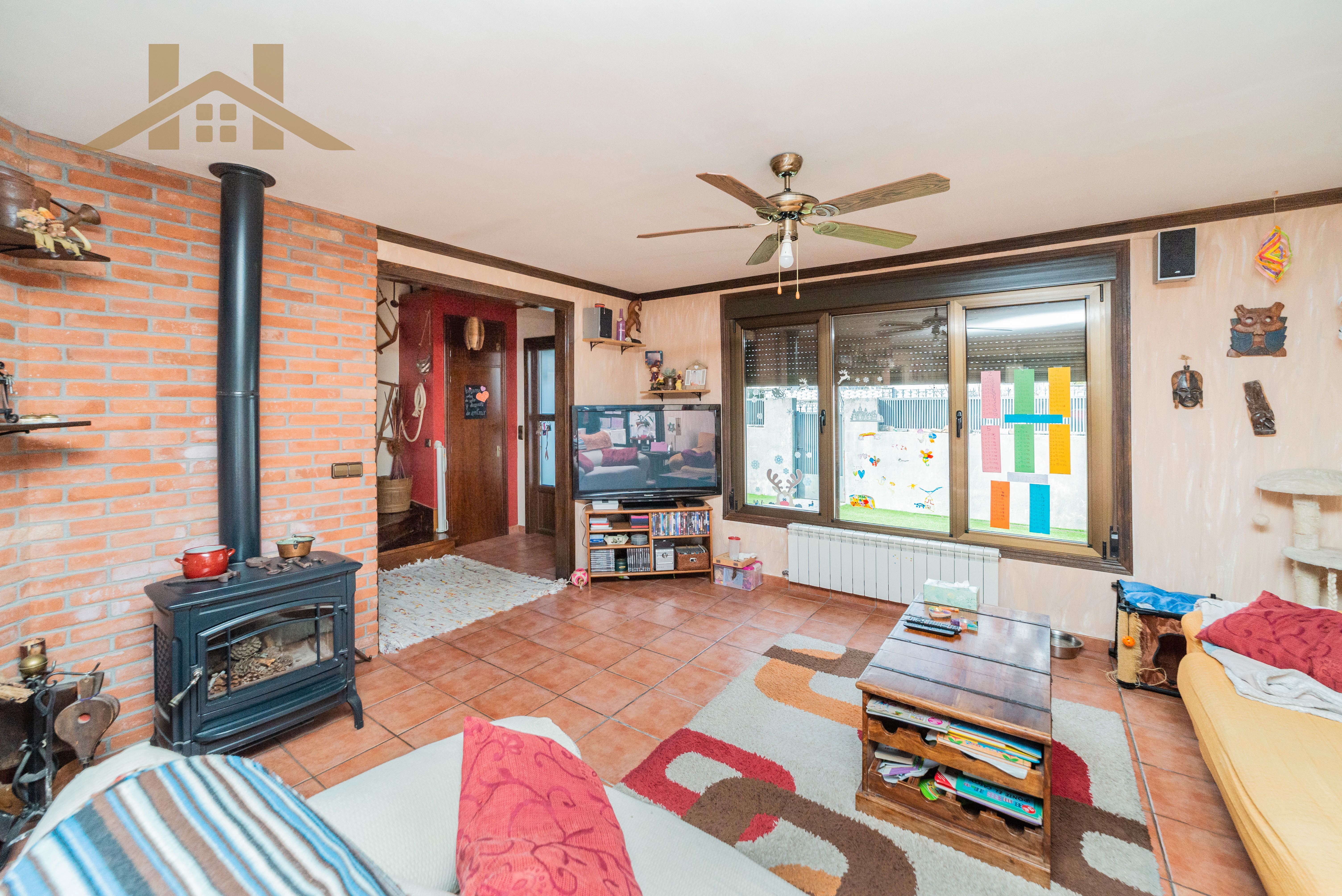 Sala d'estar de Casa o xalet en venda en Guadarrama amb Jardí privat